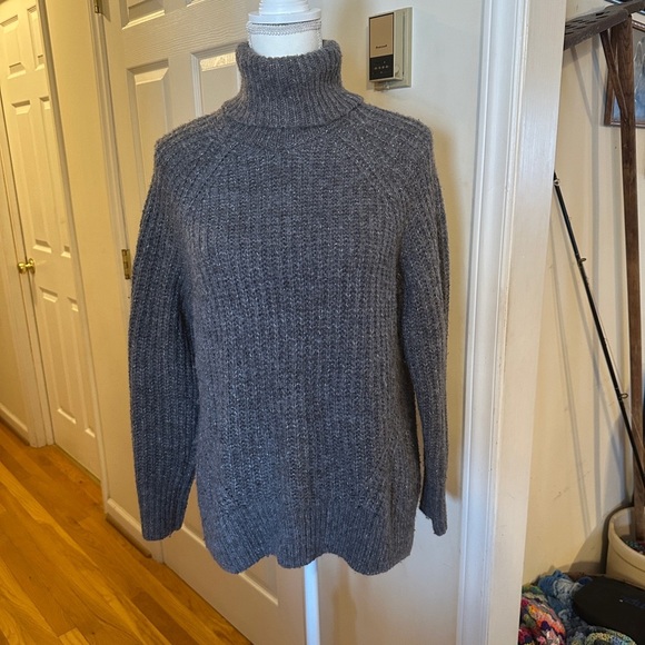 Old Navy size small turtleneck sweater gray. - Picture 1 of 7